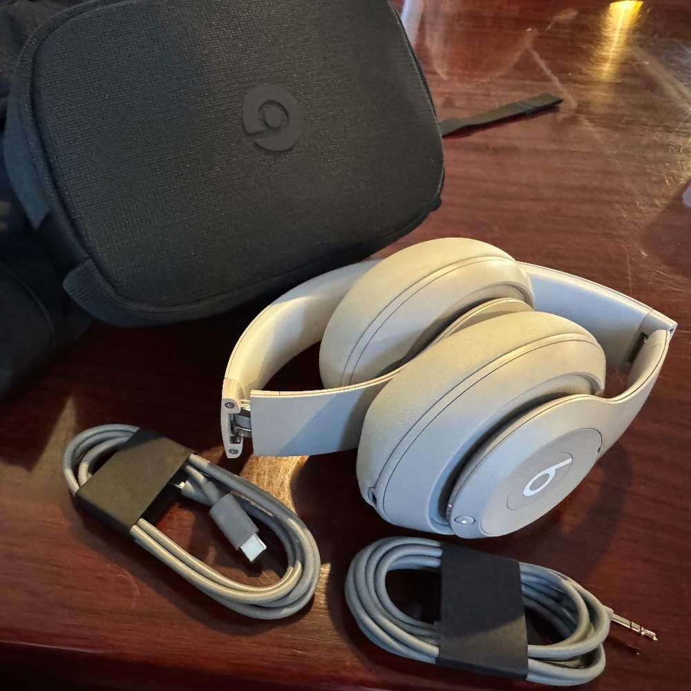 Beats Studio Pro- Sandstone